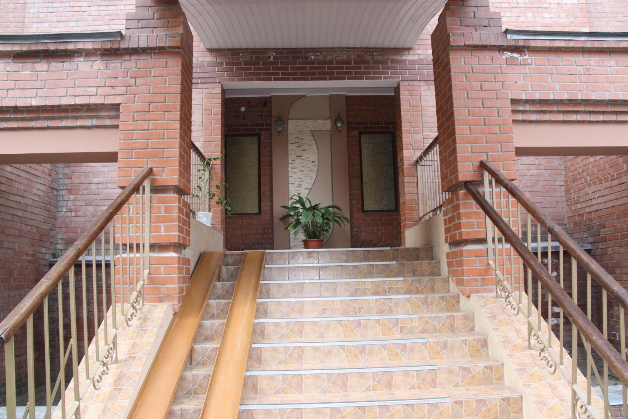 7 Sky Klinicheskaya Street מלון 3*